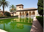 una foto de una casa española con piscina exterior