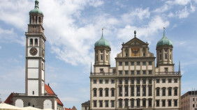 Ayuntamiento de Augsburgo con la Torre Perlach