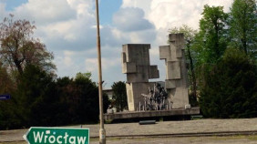 Monumento a la memoria de los soldados polacos y soviéticos