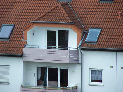 Ein Bild von einen Balkon